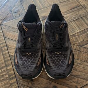 Women's Hoka Clifton 9  8.5 wide